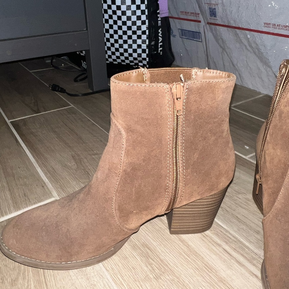 Universal Threads brown boot heals - Picture 6 of 10